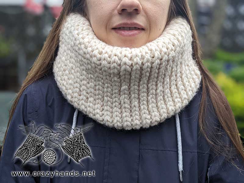 Finished Chunky Crochet Cowl — free crochet pattern
