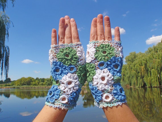 Finished Crochet Fingerless Gloves — free crochet pattern