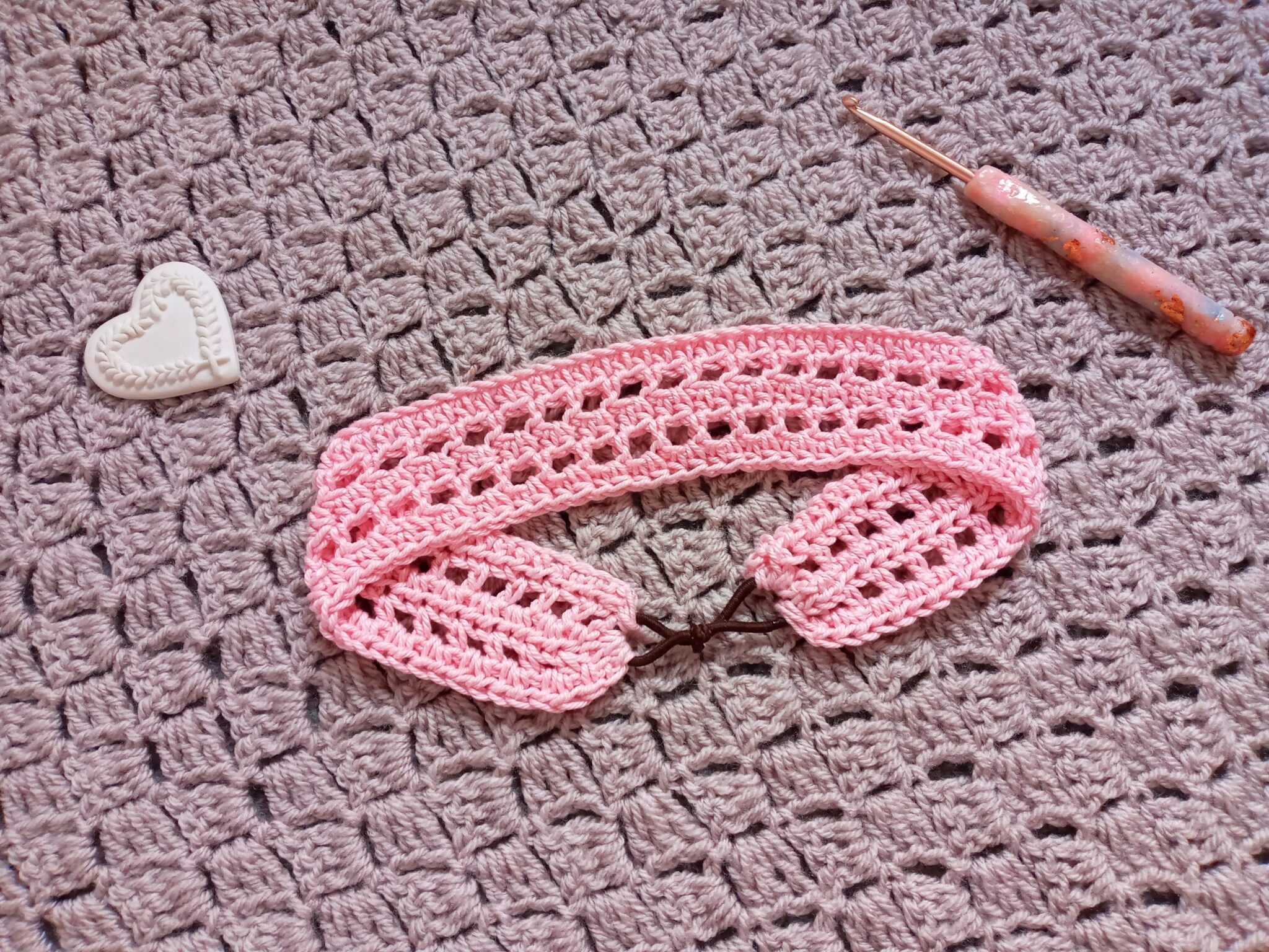 Finished Crochet Twist Headband — free crochet pattern